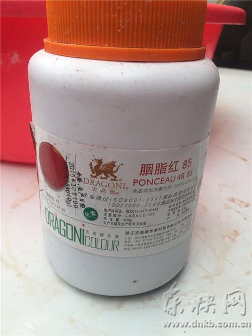 福州查获一无证腊肠熏肉制作窝点 用胭脂红上色
